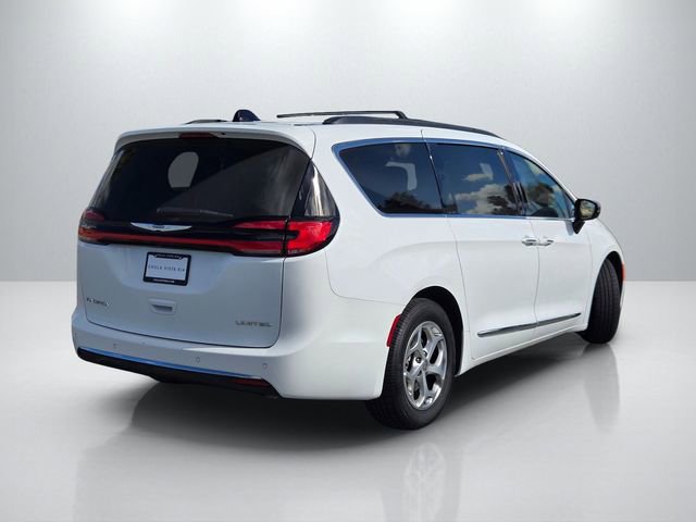Used 2023 Chrysler Pacifica Limited image 4