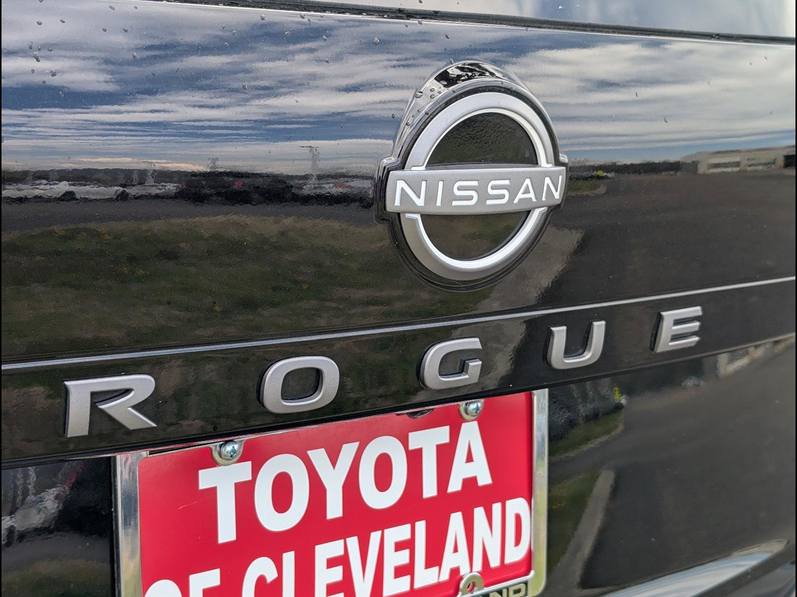 Used 2026 Nissan Rogue SV w/ SV Premium Package image 18