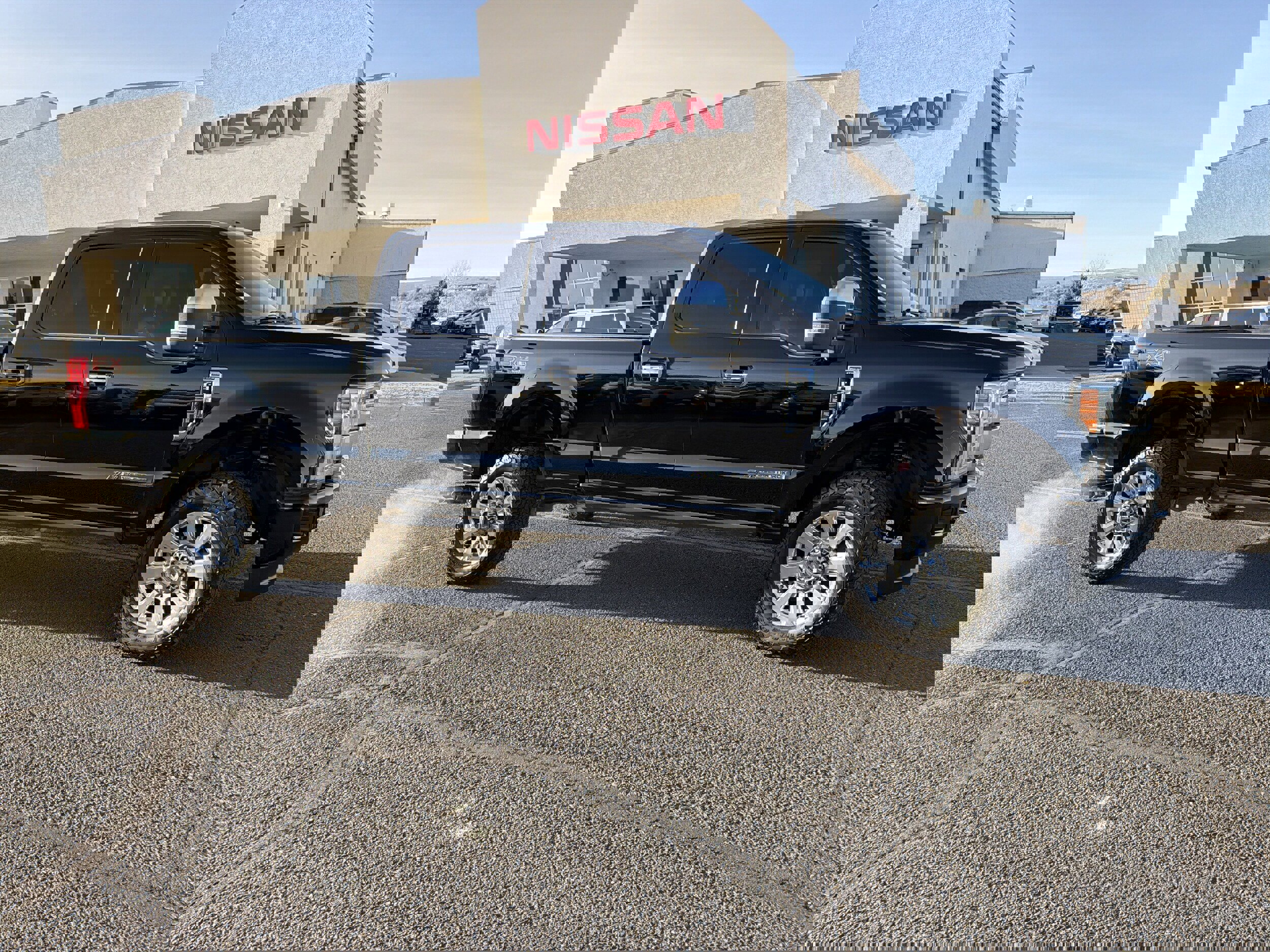 Used 2017 Ford F350 Platinum w/ Platinum Ultimate Package image 4