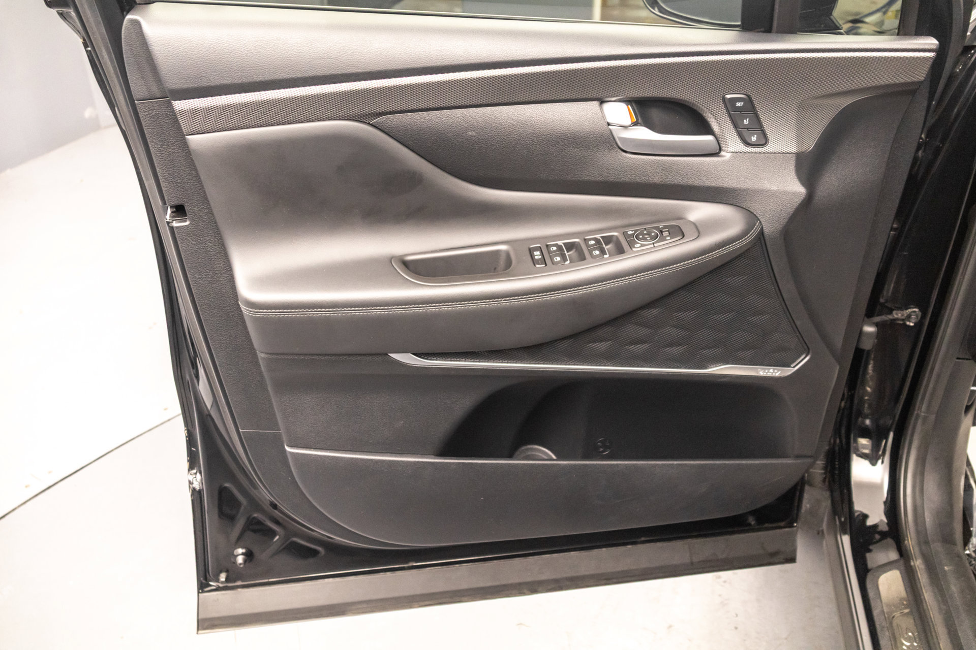 Used 2020 Hyundai Santa Fe Limited w/ Cargo Package AWD/4WD image 30