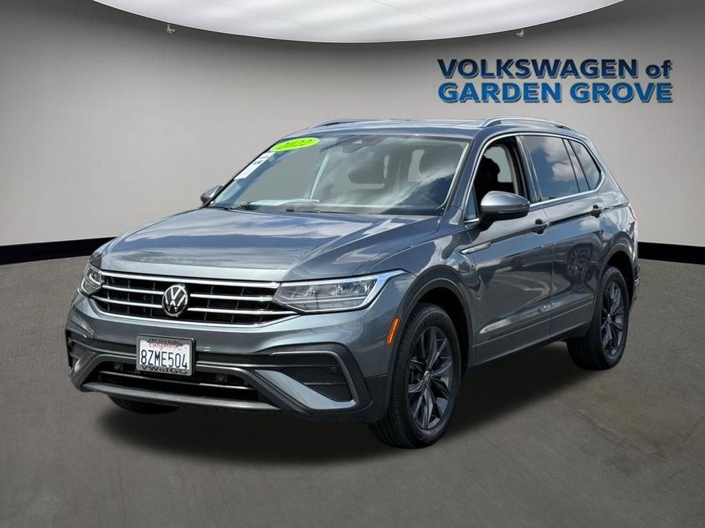 Used 2022 Volkswagen Tiguan SE w/ Panoramic Sunroof Package AWD/4WD image 4