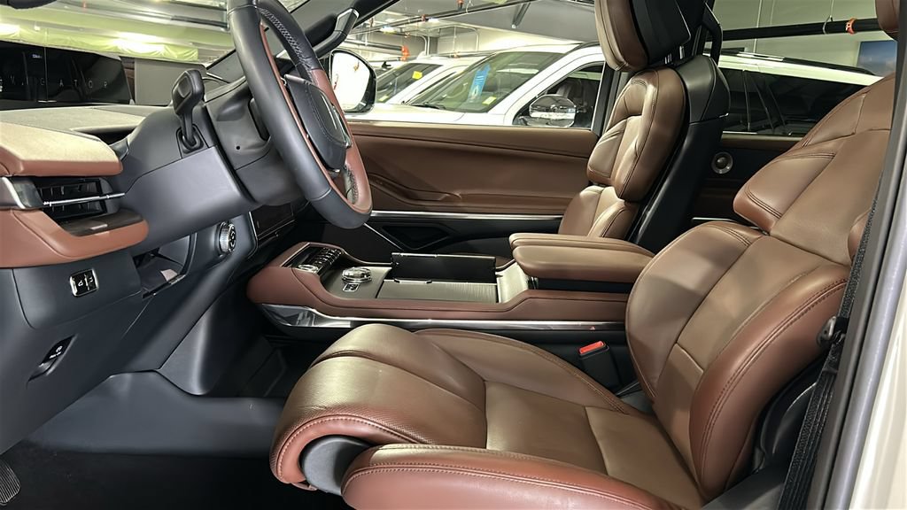 Used 2026 Lincoln Navigator L Reserve AWD/4WD image 10