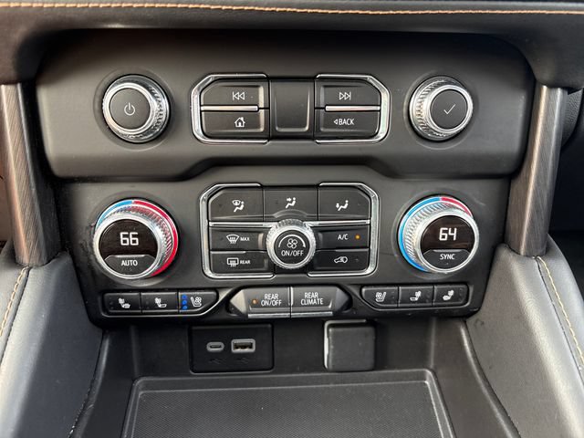 Used 2024 GMC Yukon XL AT4 w/ Technology Package AWD/4WD image 18