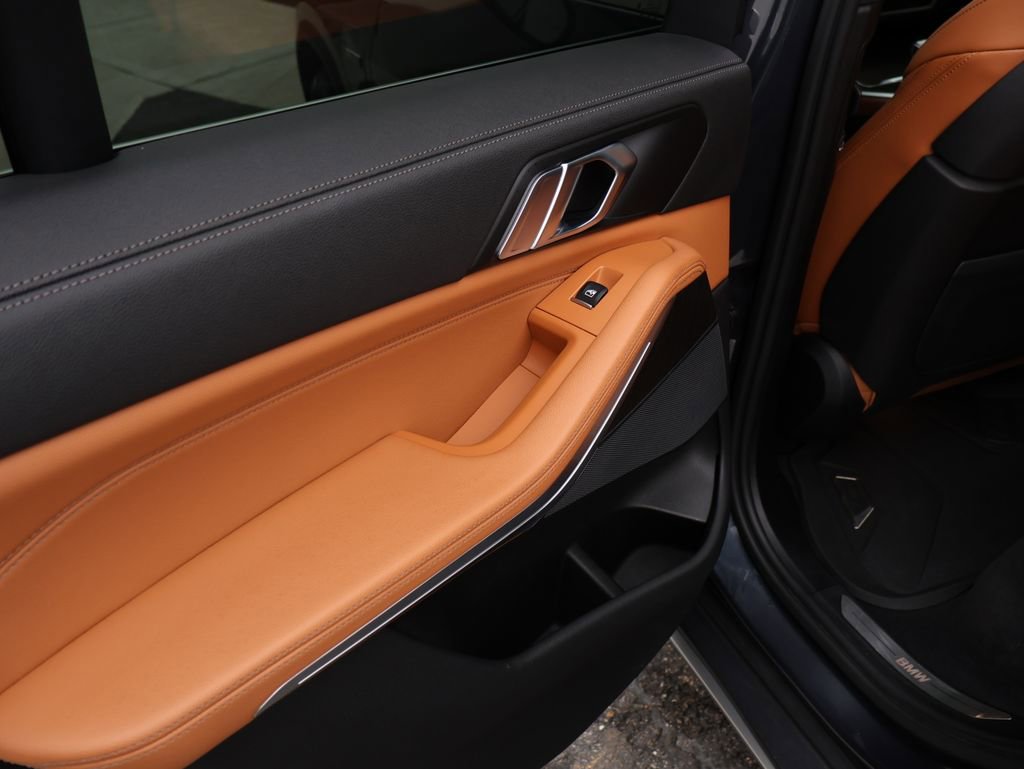 Used 2022 BMW X5 xDrive45e w/ Luxury Seating Package image 13