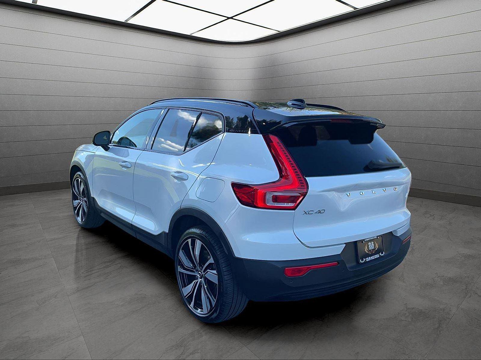 Used 2021 Volvo XC40 P8 Recharge w/ Advanced Package image 4