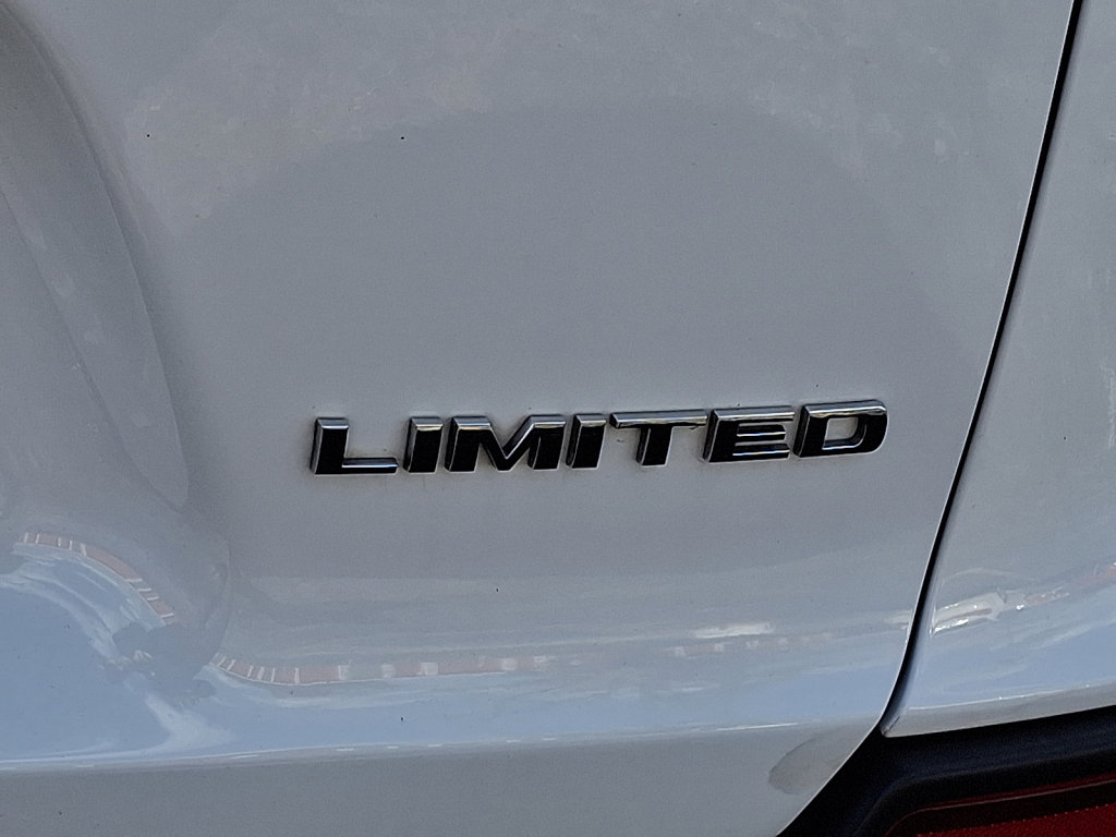 Used 2019 Jeep Cherokee Limited image 16