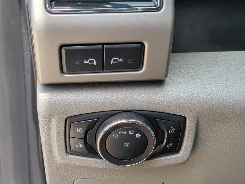 Used 2019 Ford F150 Lariat w/ Equipment Group 502A Luxury AWD/4WD image 16