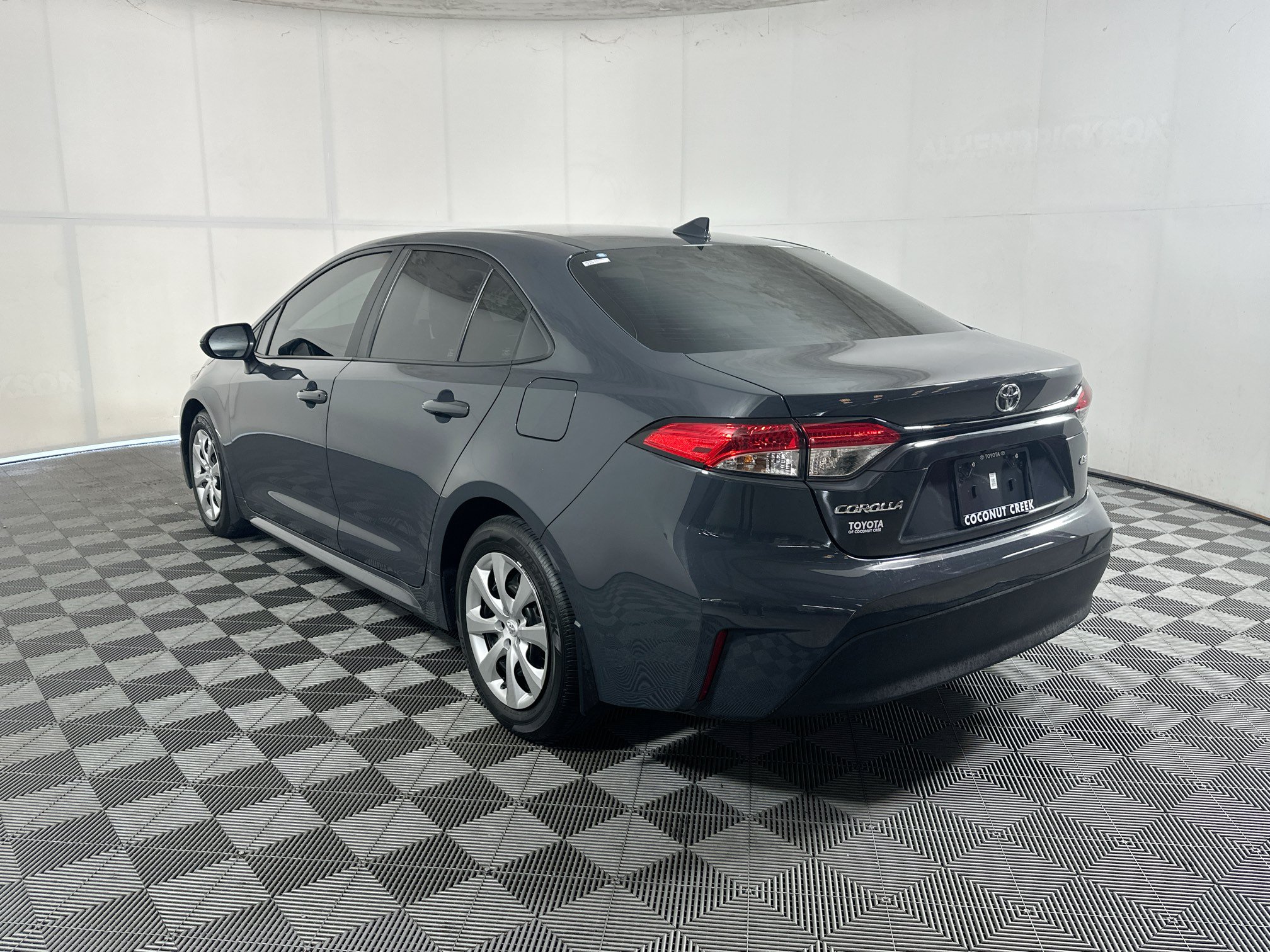 Used 2025 Toyota Corolla LE FWD image 5