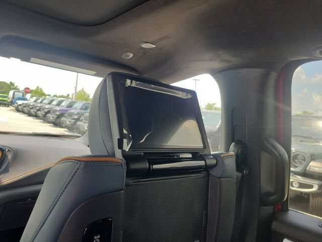 New 2027 Chrysler Pacifica Pinnacle w/ Theater Group FWD image 9