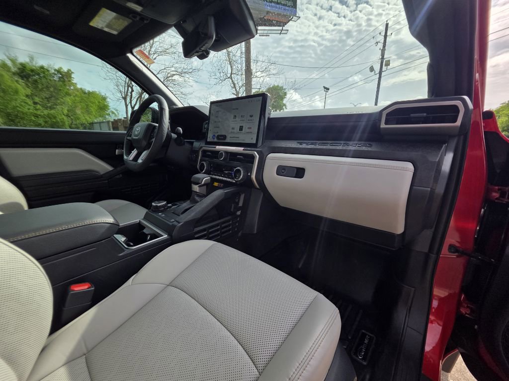 Used 2025 Toyota Tacoma Limited image 28