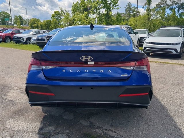 New 2025 Hyundai Elantra SEL image 6