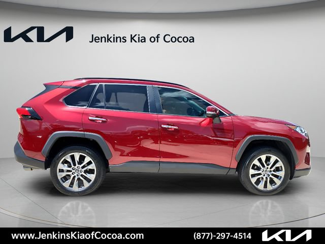 Used 2019 Toyota RAV4 Limited w/ Cold Weather Package FWD image 3