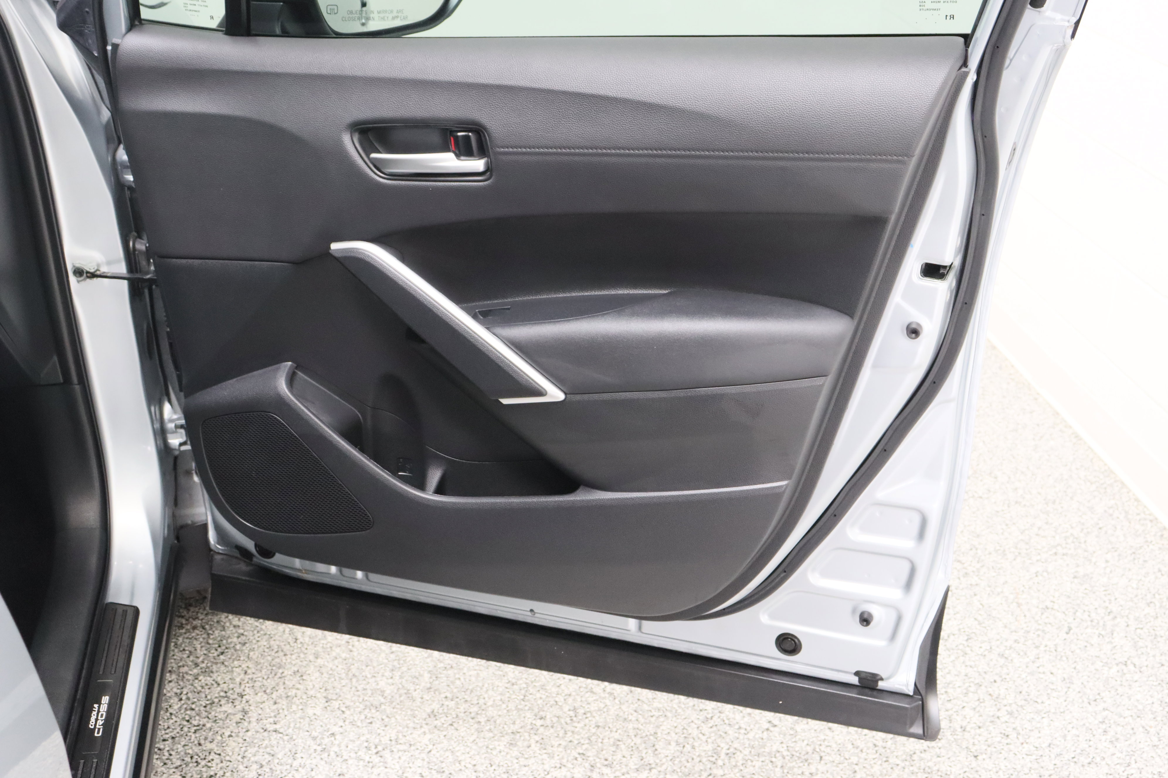 Used 2023 Toyota Corolla Cross XLE w/ Convenience Package FWD image 38