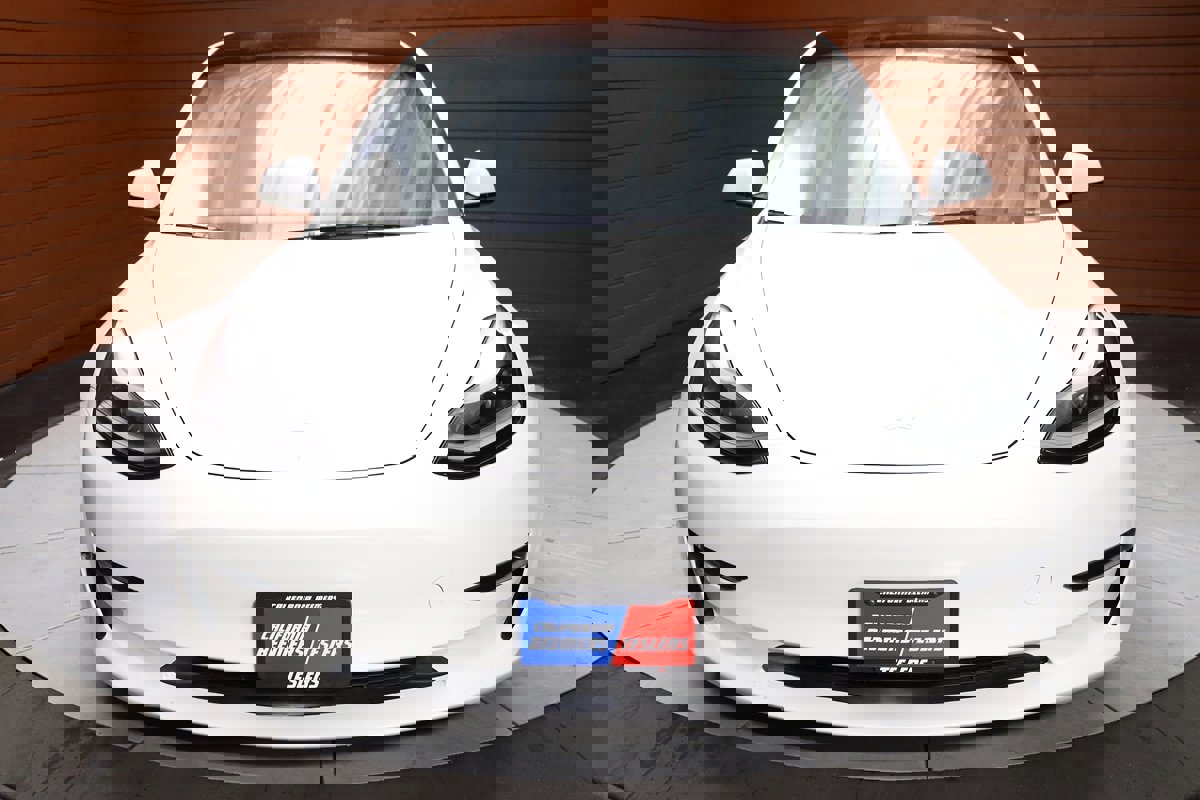 Used 2023 Tesla Model 3 Standard Range image 3