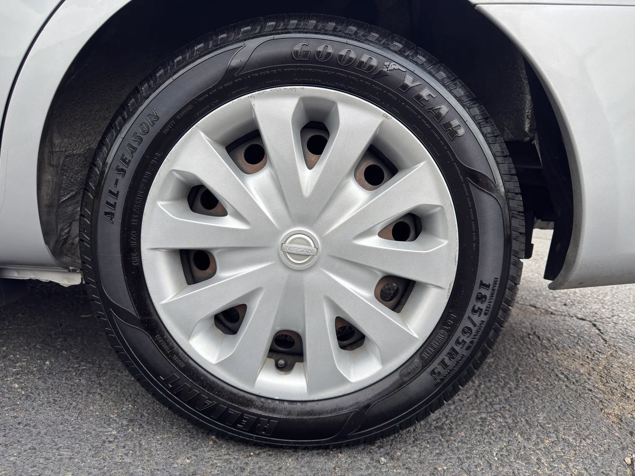 Used 2019 Nissan Versa SV FWD image 11