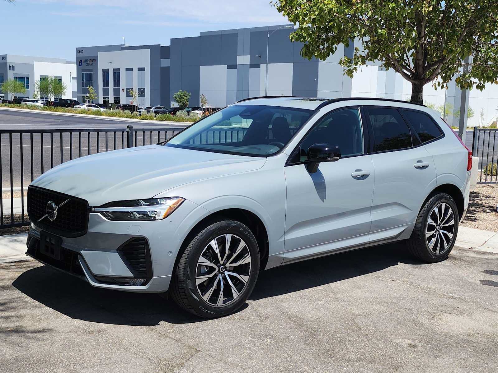 Used 2024 Volvo XC60 B5 Plus w/ Protection Package Premier AWD/4WD image 4