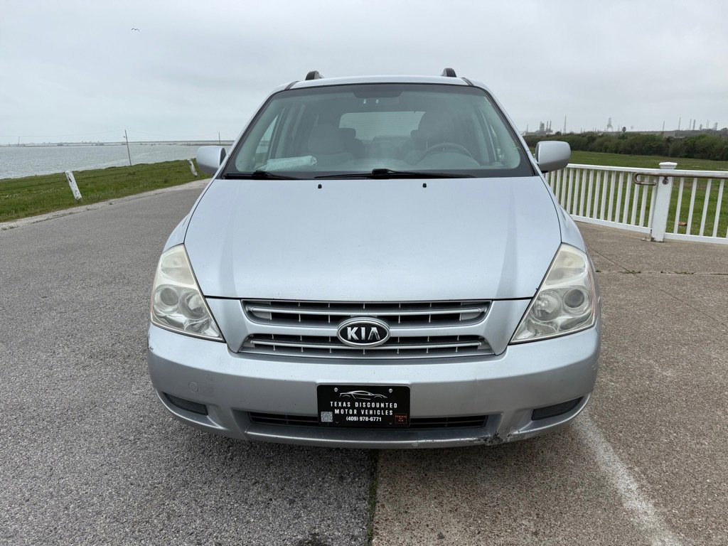 Used 2009 Kia Sedona LX image 2