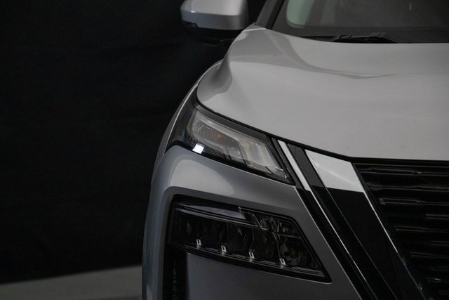 Used 2023 Nissan Rogue SV w/ SV Premium Package image 5