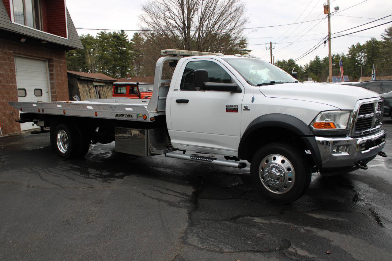 Used 2012 RAM 5500 SLT RWD image 4
