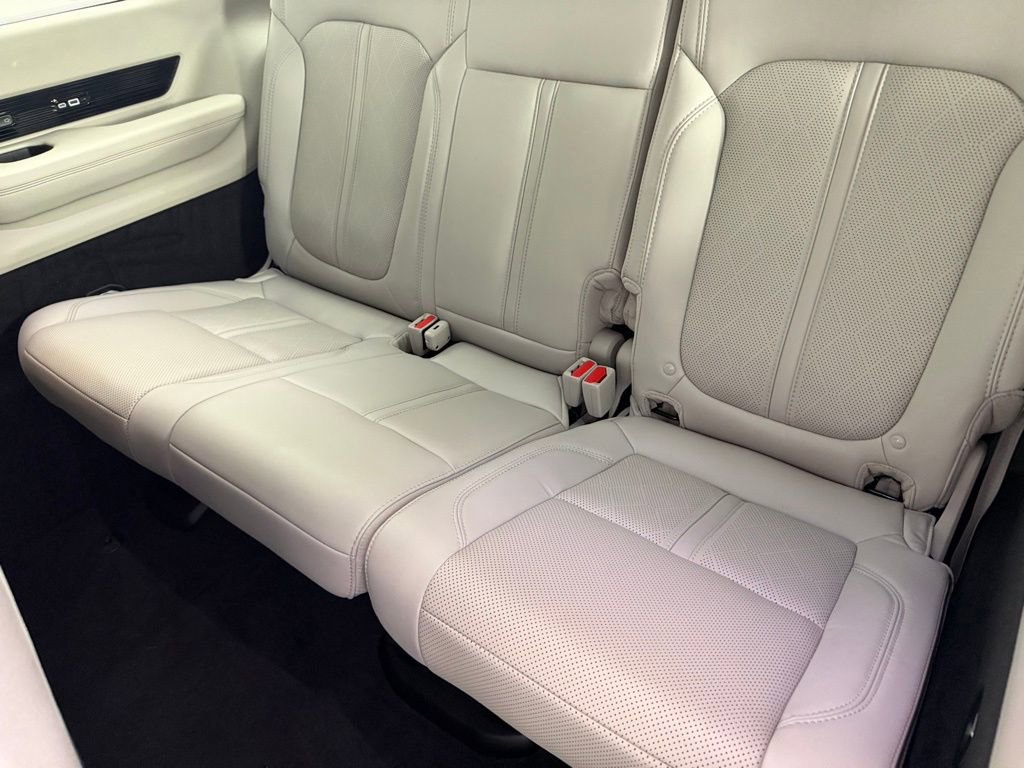 Used 2023 Jeep Grand Wagoneer Series II w/ Flexible Seating Group AWD/4WD image 31