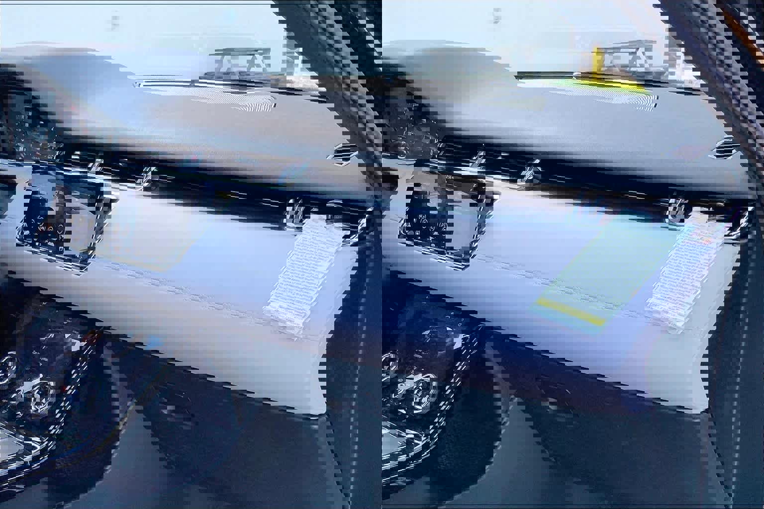 Used 2020 Land Rover Range Rover Evoque R-Dynamic HSE image 18