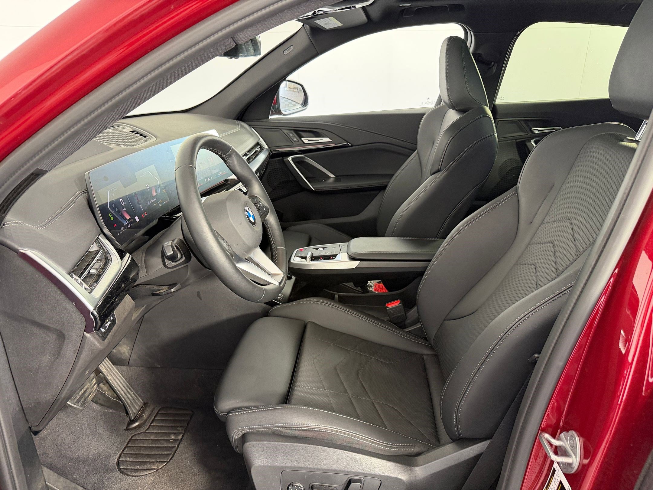 Used 2025 BMW X2 xDrive28i AWD/4WD image 5