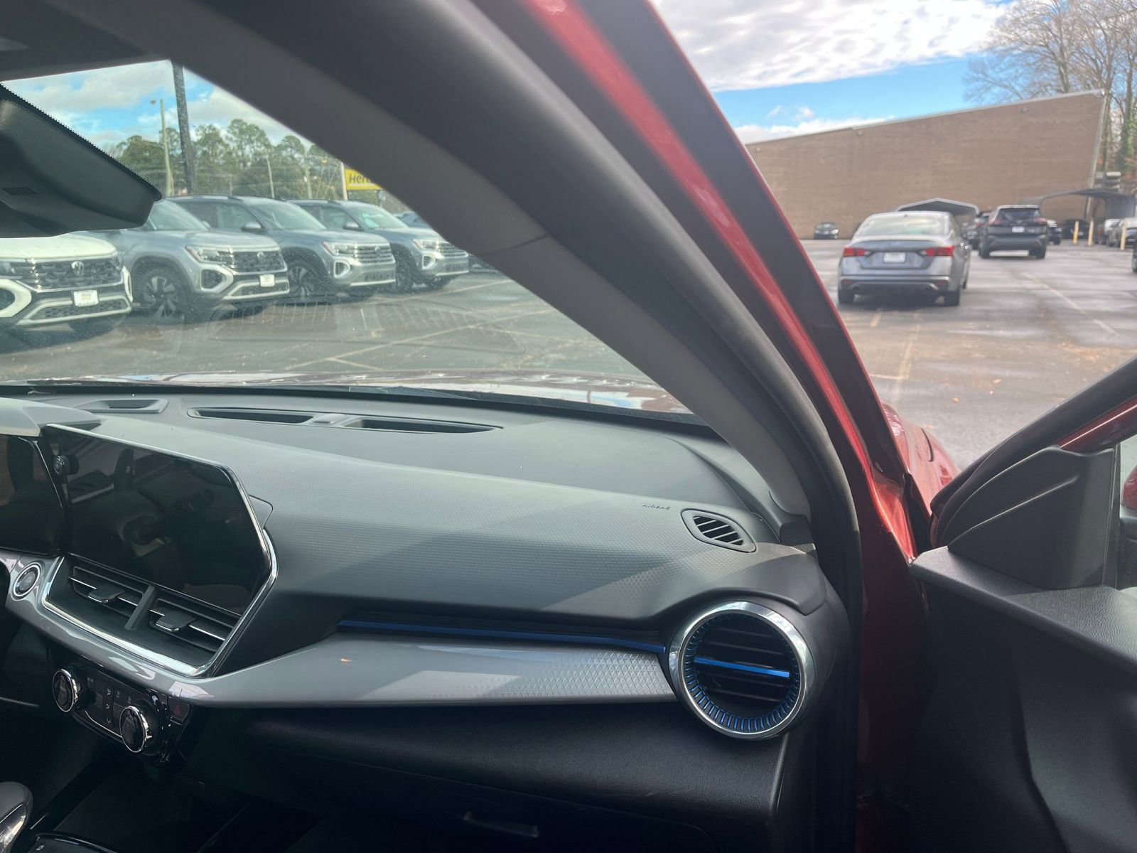 Used 2025 Chevrolet Trax LT image 33