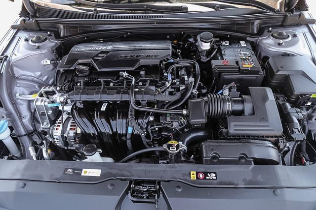 Certified 2025 Hyundai Elantra SEL FWD image 31