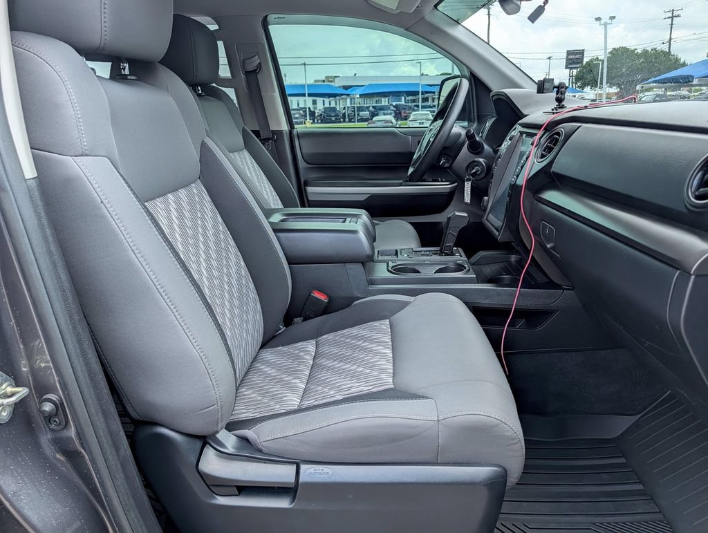 Used 2020 Toyota Tundra SR5 w/ SR5 Upgrade Package AWD/4WD image 30