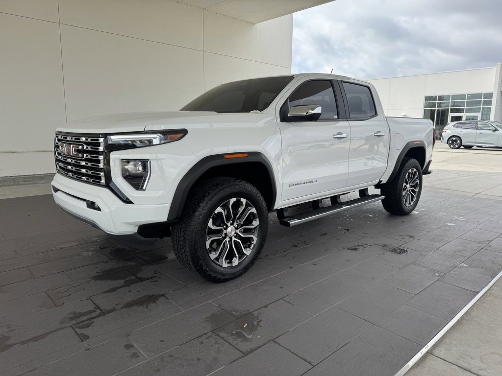 Used 2025 GMC Canyon Denali image 1