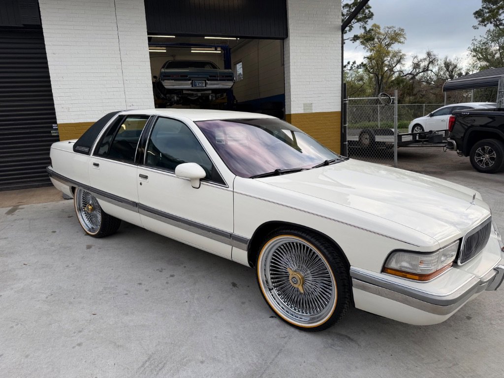 Used 1993 Buick Roadmaster Base image 9