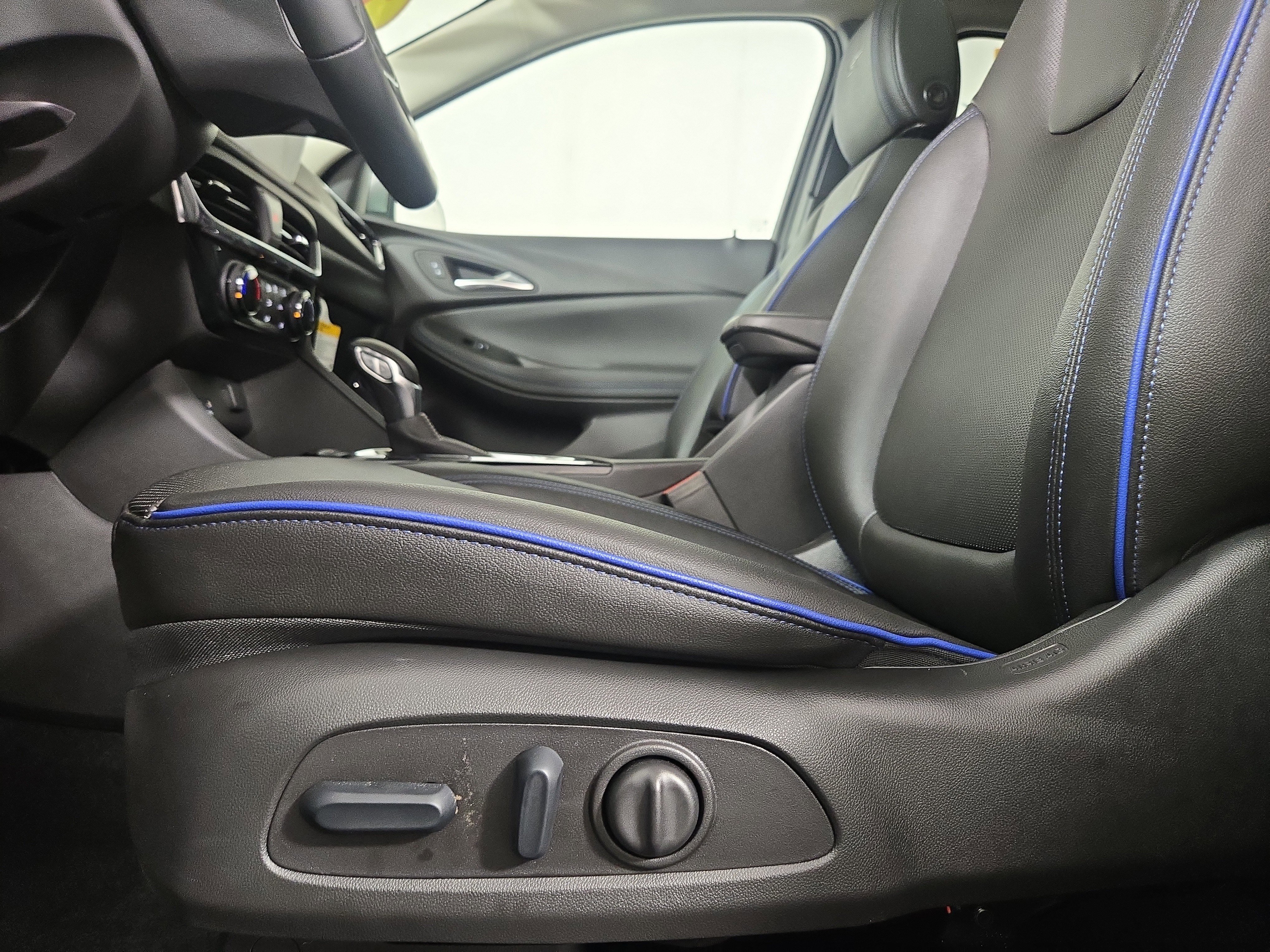 Certified 2026 Buick Encore GX Sport Touring w/ Comfort Package image 30