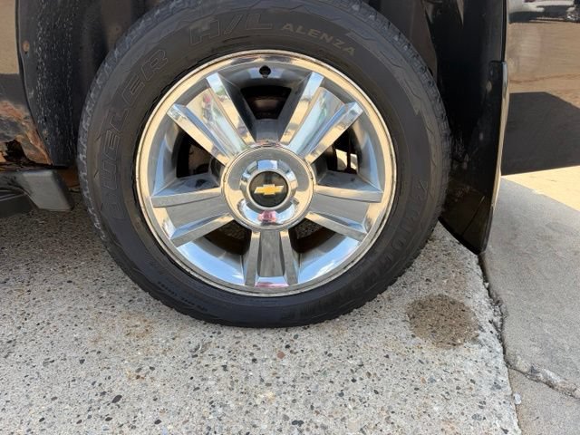 Used 2010 Chevrolet Suburban LTZ AWD/4WD image 11