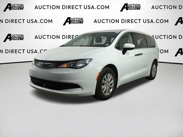Used 2021 Chrysler Voyager L FWD image 1