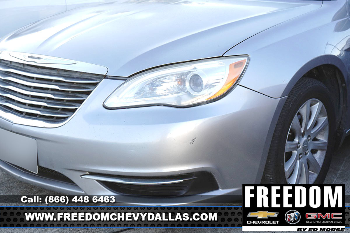 Used 2013 Chrysler 200 Touring FWD image 6