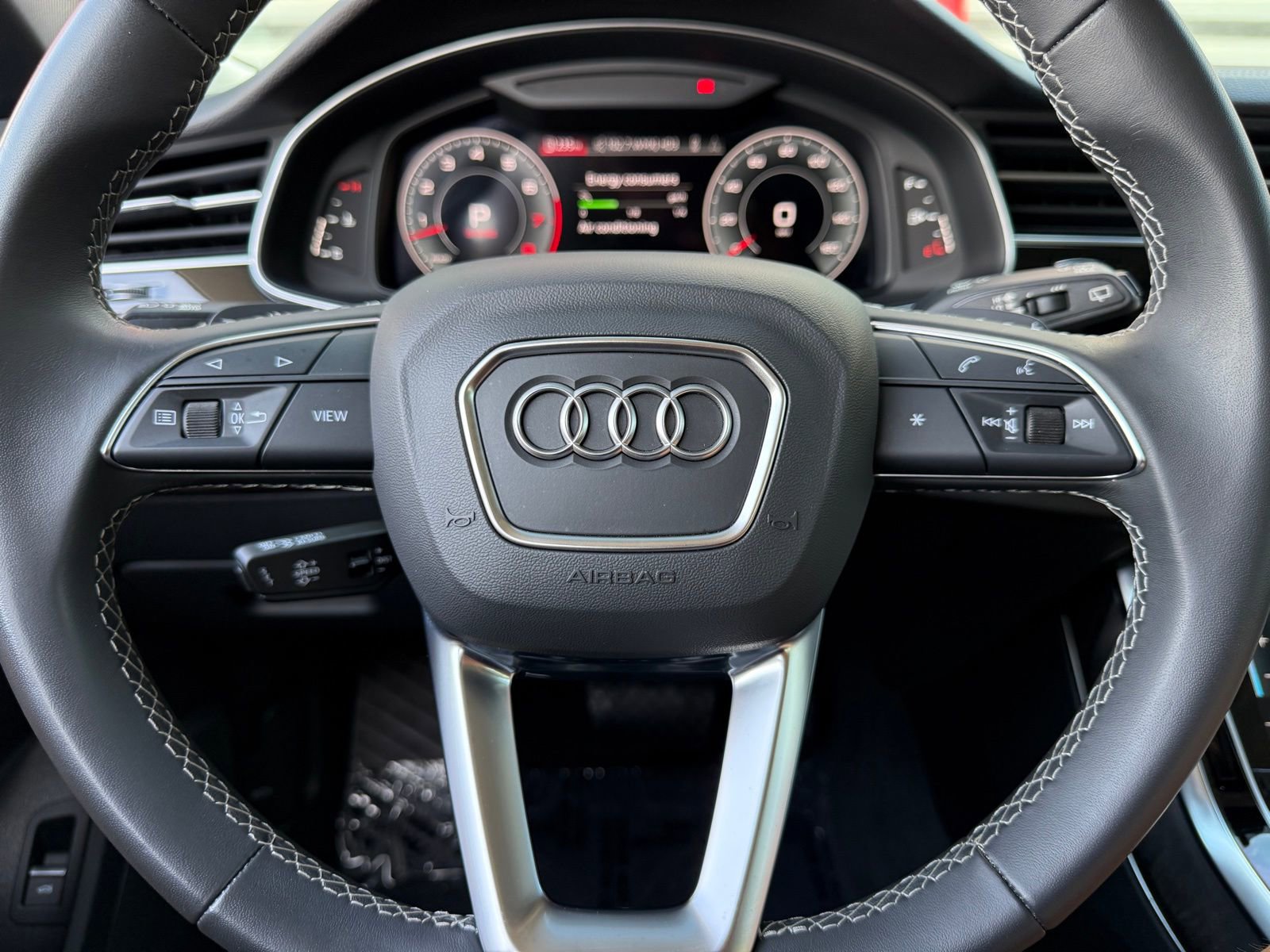 Used 2023 Audi Q8 Premium image 26