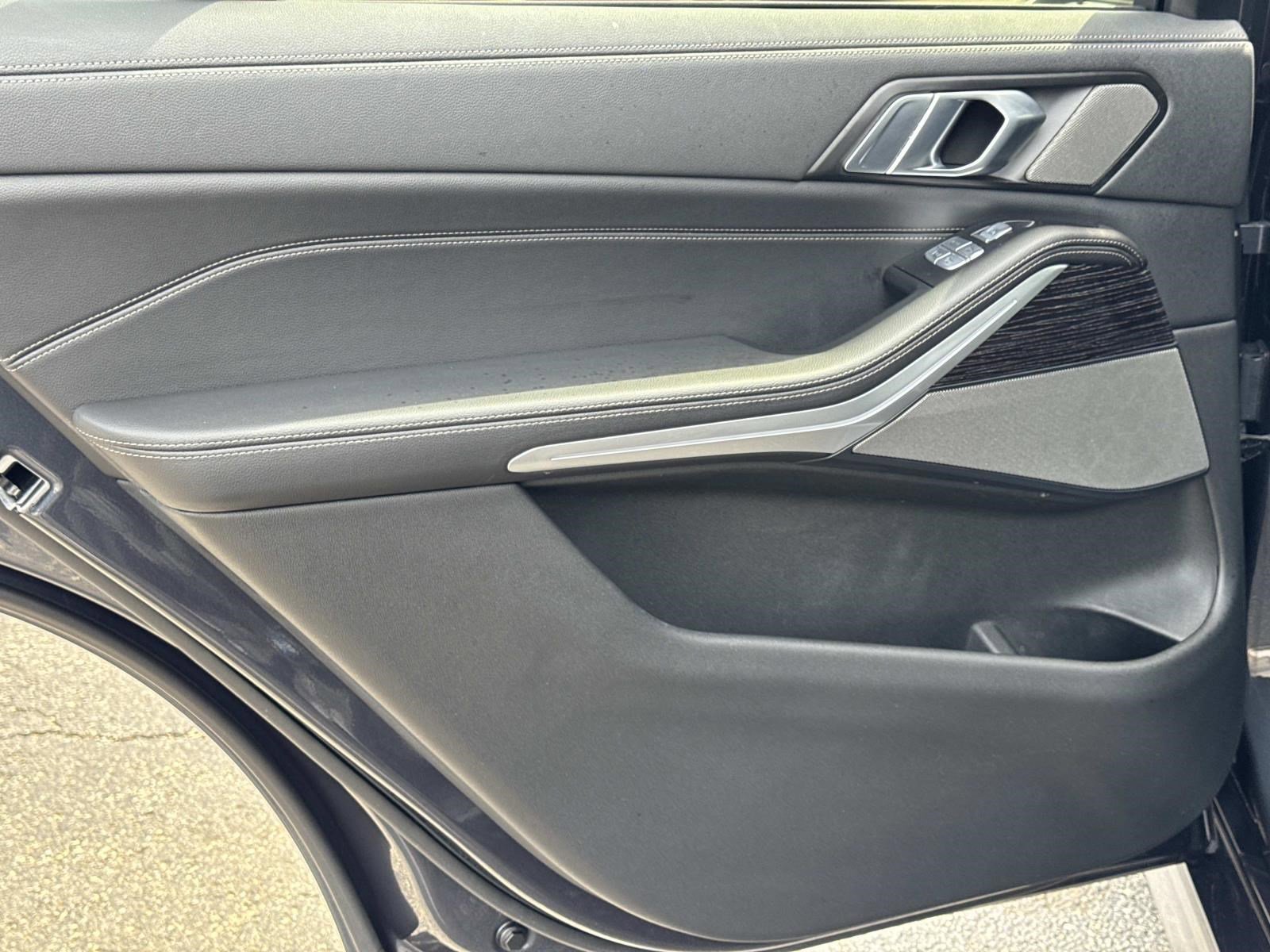 Used 2022 BMW X7 M50i w/ Executive Package image 12