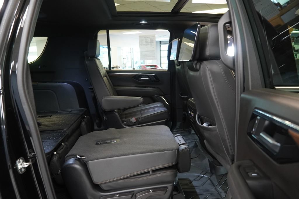 Used 2025 Chevrolet Suburban High Country AWD/4WD image 37