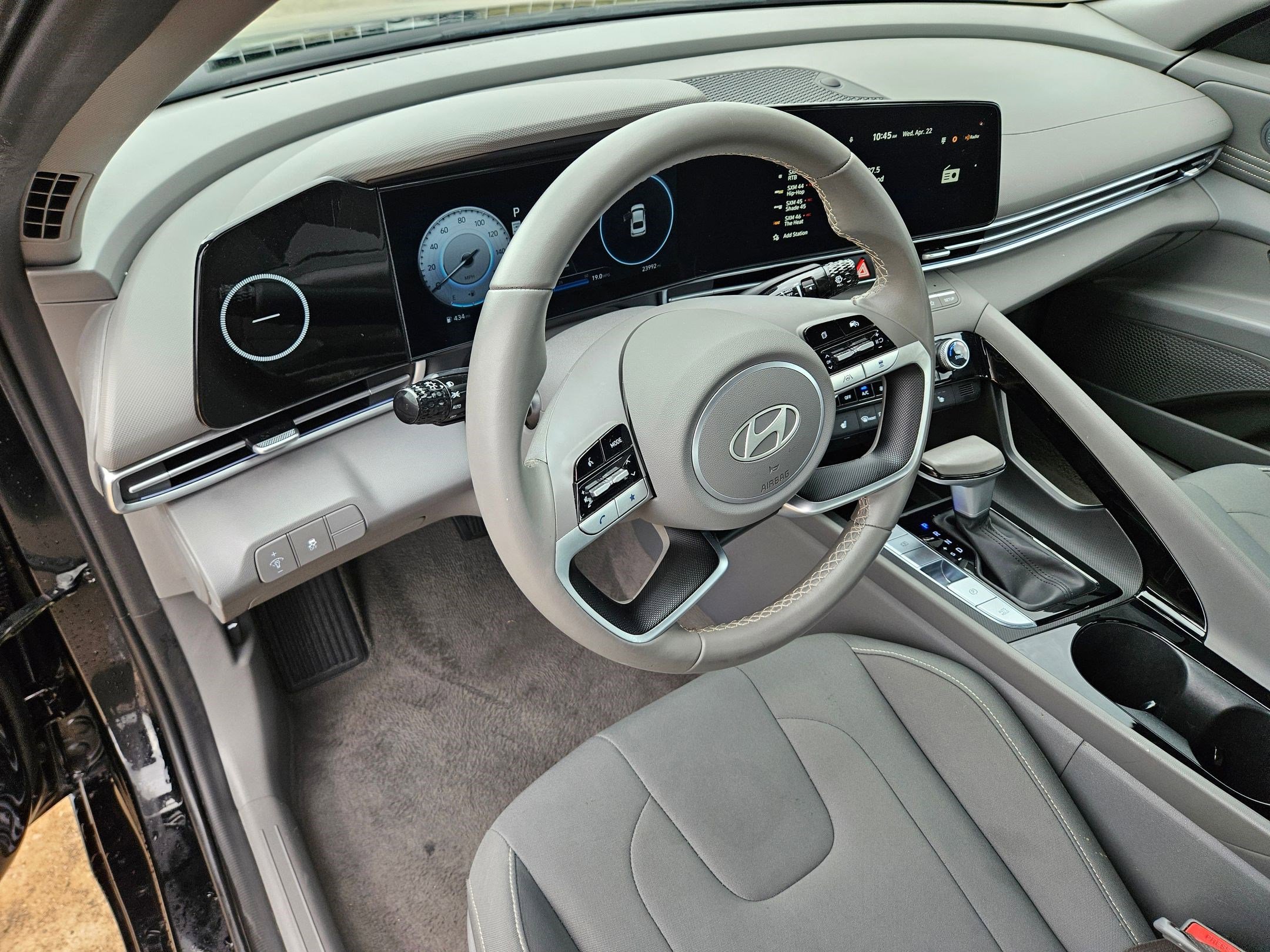 Used 2025 Hyundai Elantra SEL FWD image 16