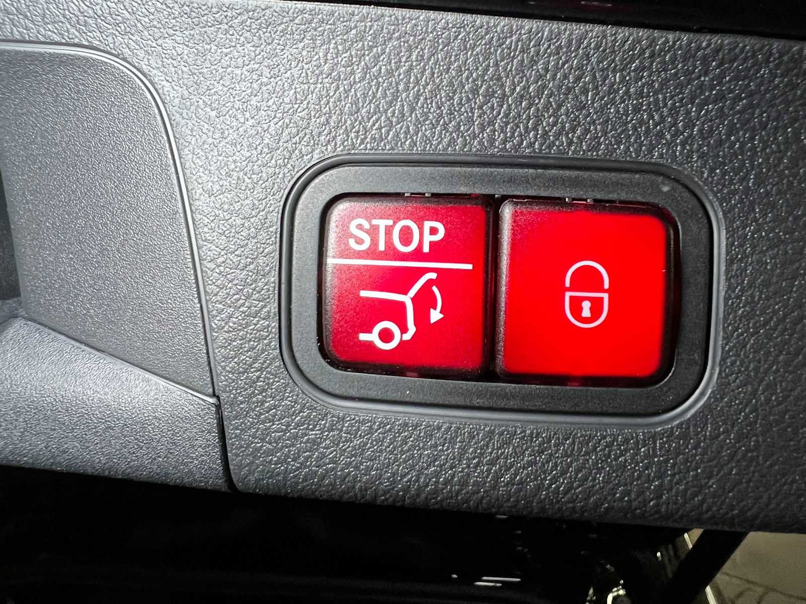 Used 2025 Mercedes-Benz GLA 250 4MATIC image 17