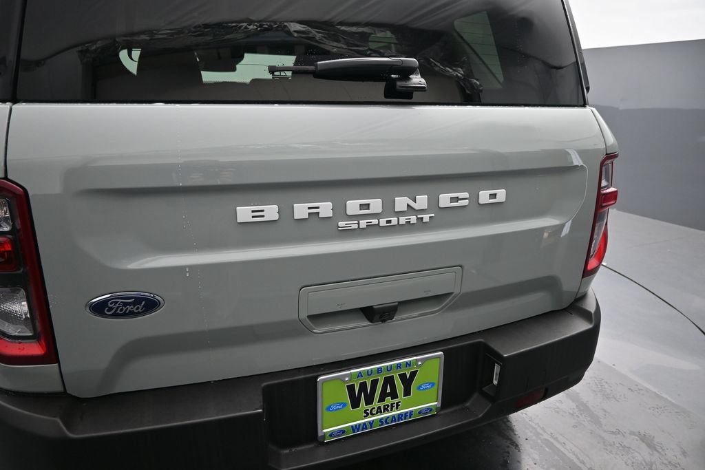 Used 2022 Ford Bronco Sport Outer Banks w/ Tech Package AWD/4WD image 2