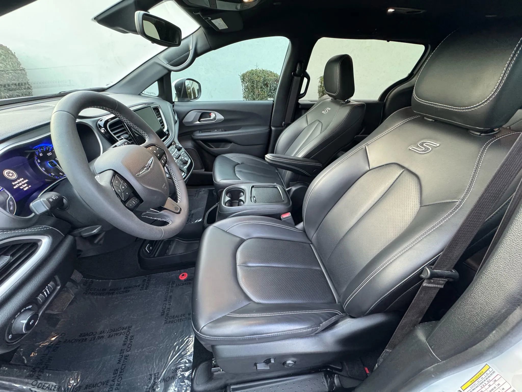 Used 2023 Chrysler Pacifica Touring-L w/ S Appearance Package image 11