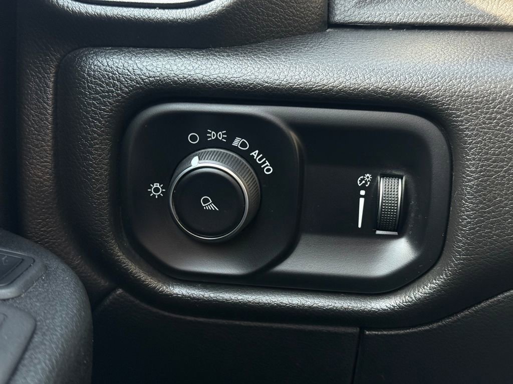 Used 2024 RAM 3500 Tradesman w/ Chrome Appearance Group image 21