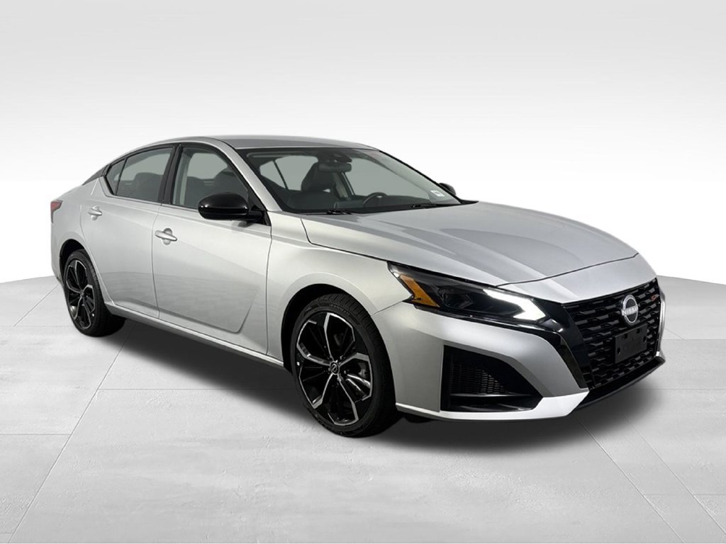 Used 2025 Nissan Altima 2.5 SR AWD/4WD image 5