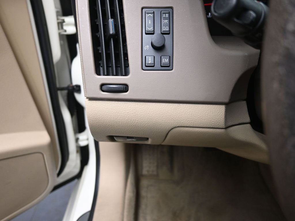 Used 2005 Cadillac STS w/ Preferred Equipment Group image 16