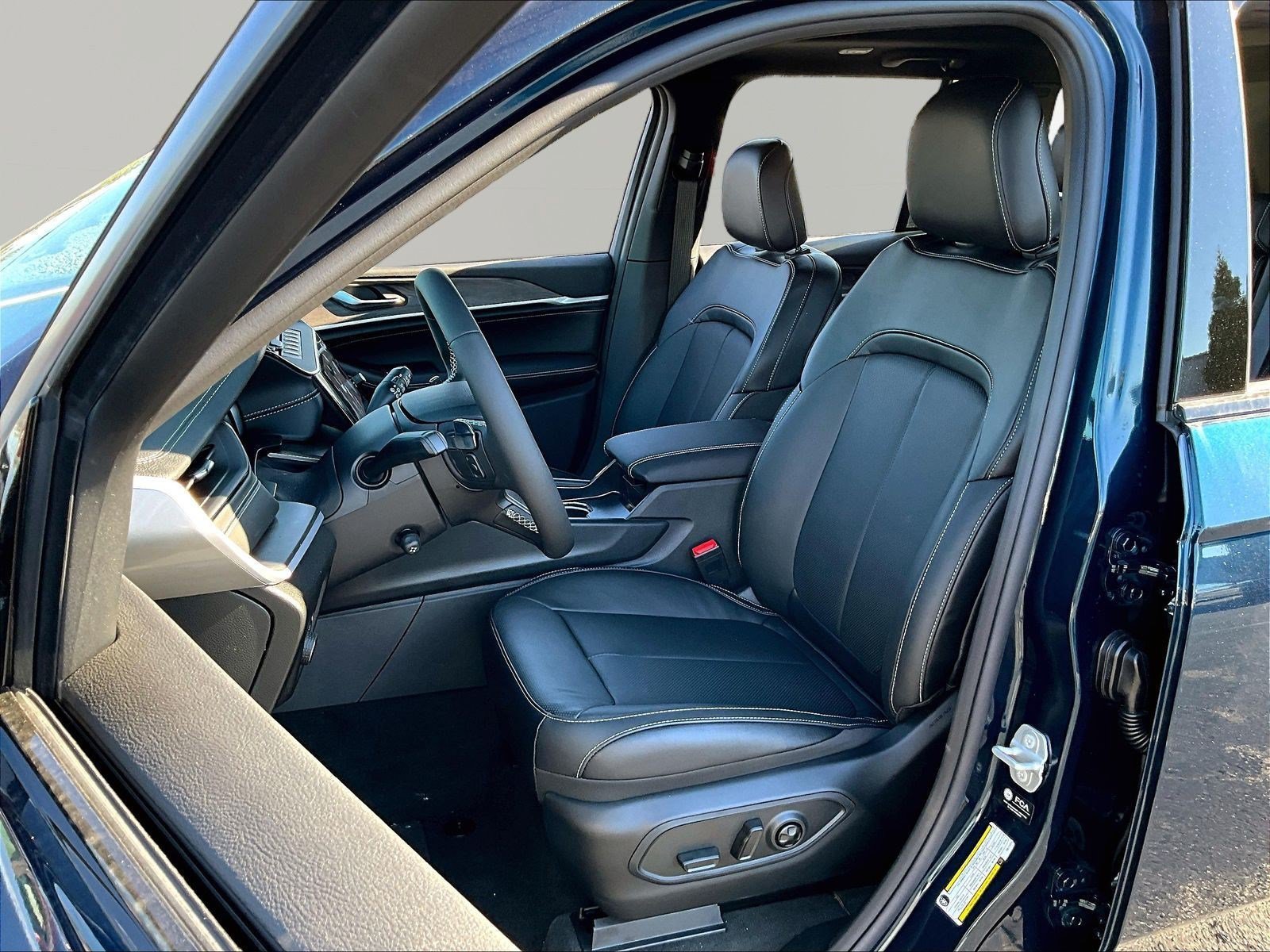 New 2027 Jeep Grand Cherokee Limited AWD/4WD image 17