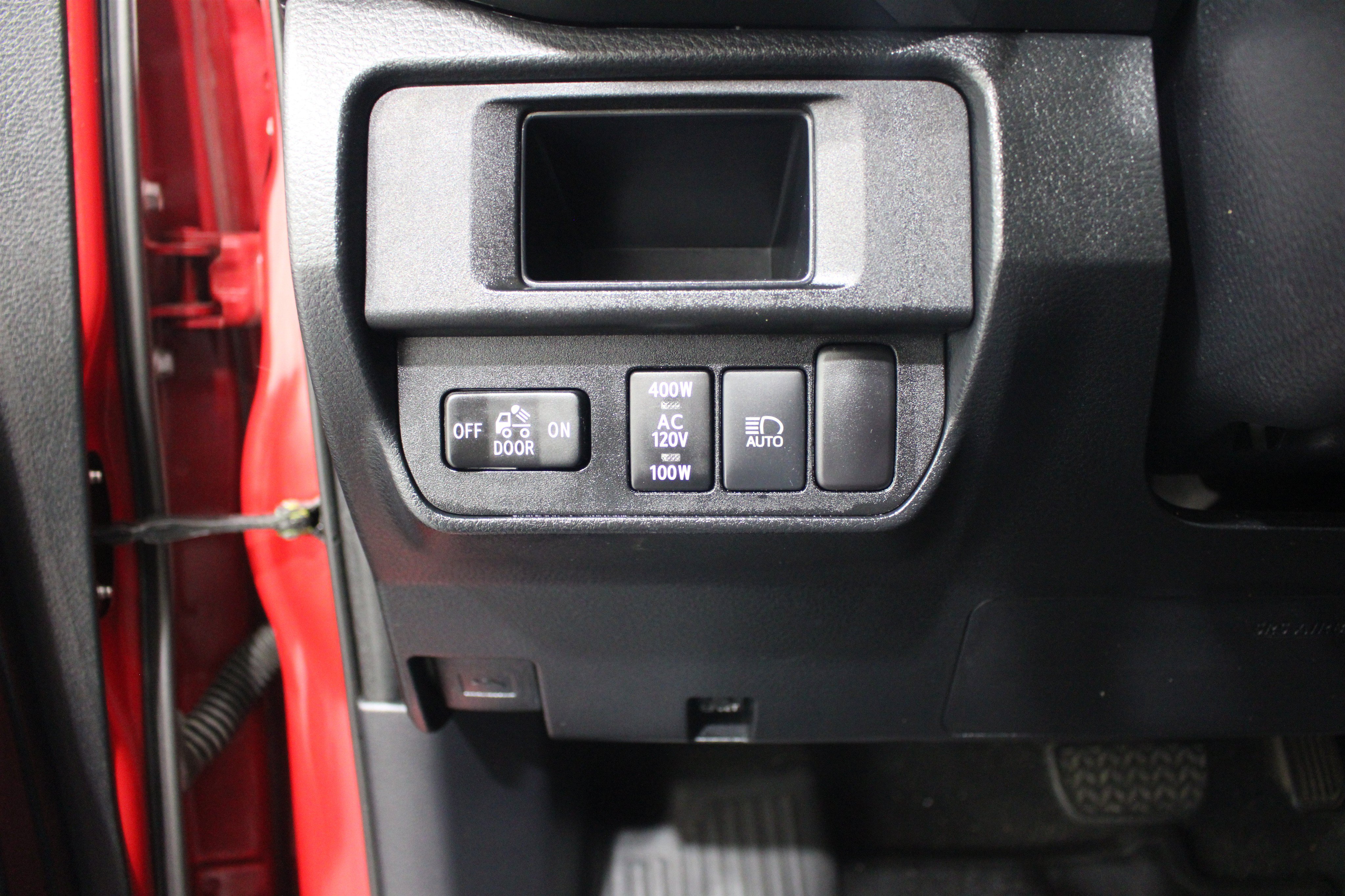 Used 2018 Toyota Tacoma TRD Off-Road w/ Technology Package AWD/4WD image 8