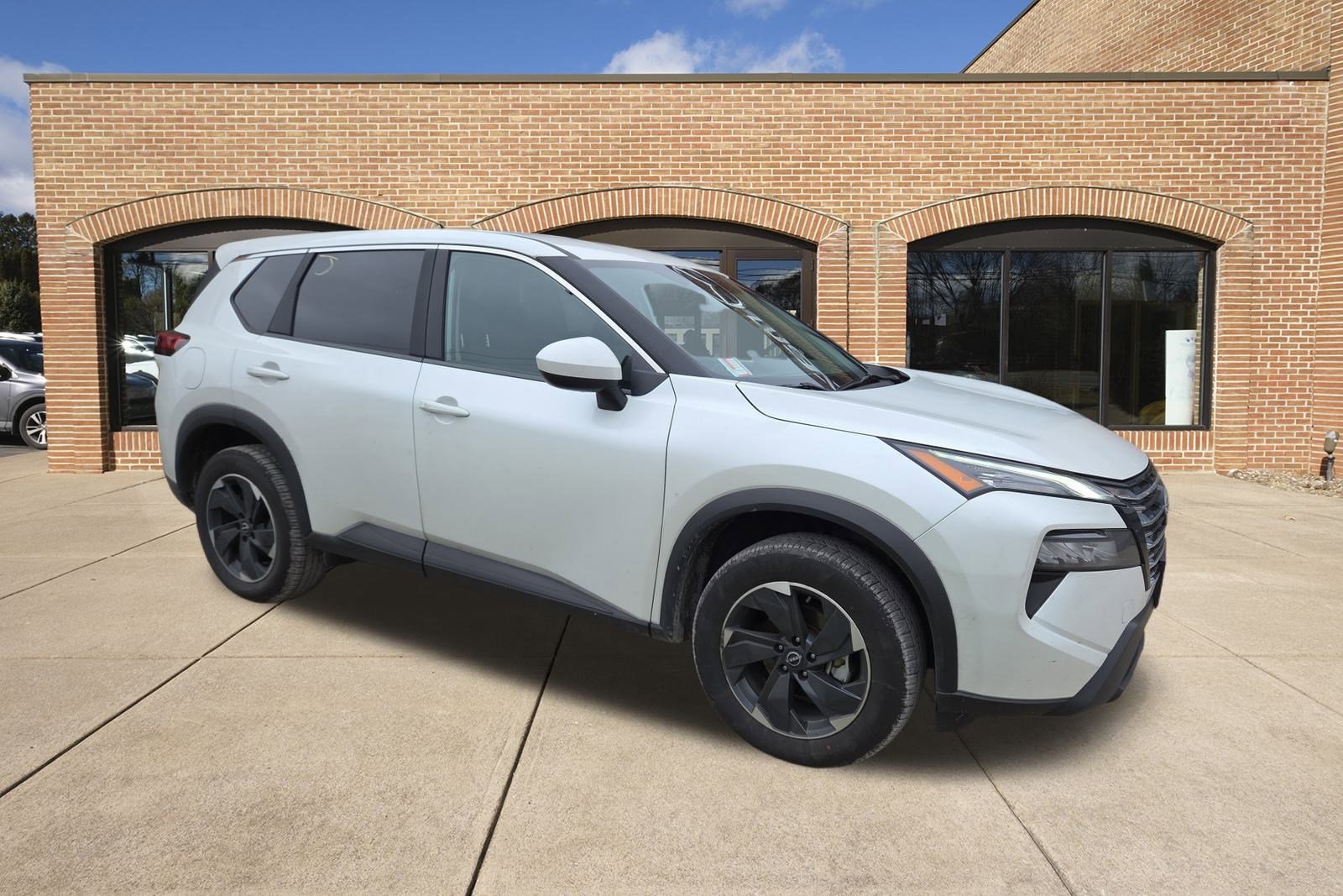 Used 2024 Nissan Rogue SV