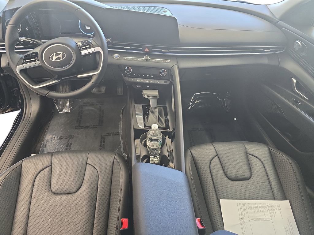 Certified 2025 Hyundai Elantra Limited image 9