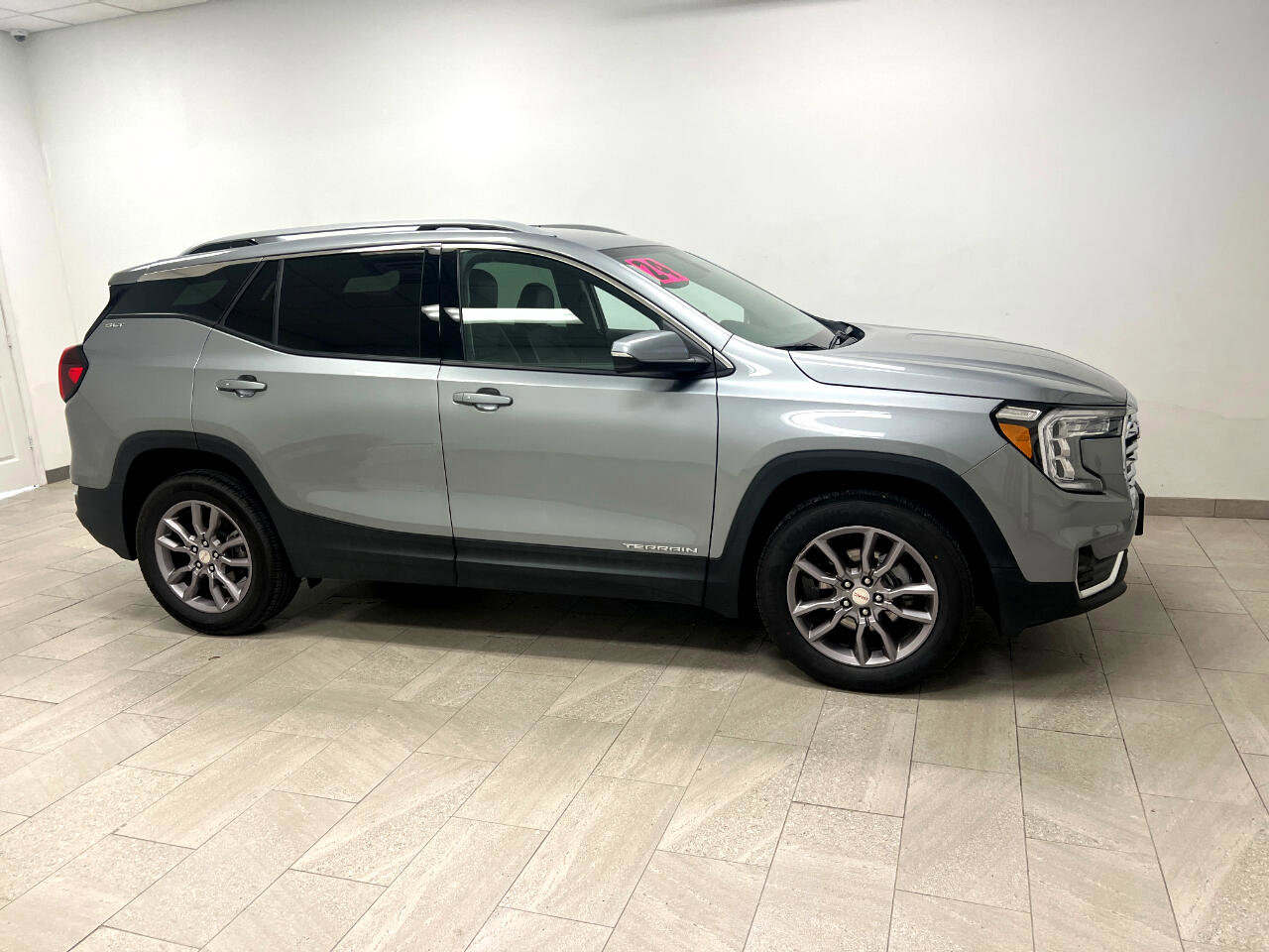Used 2024 GMC Terrain SLT image 6